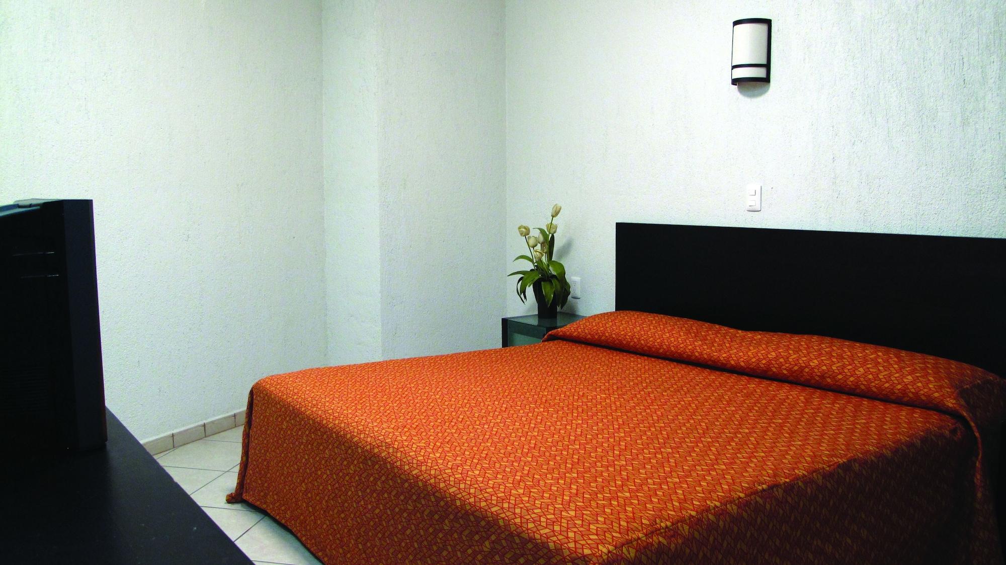 Hotel Rs Suites 툭스틀라 외부 사진