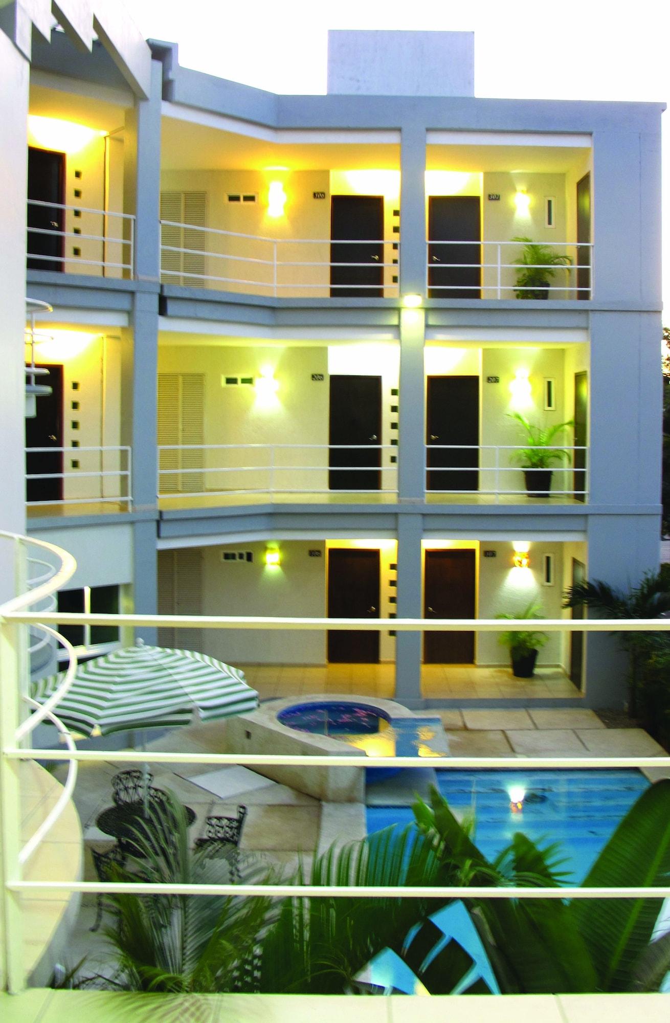 Hotel Rs Suites 툭스틀라 외부 사진
